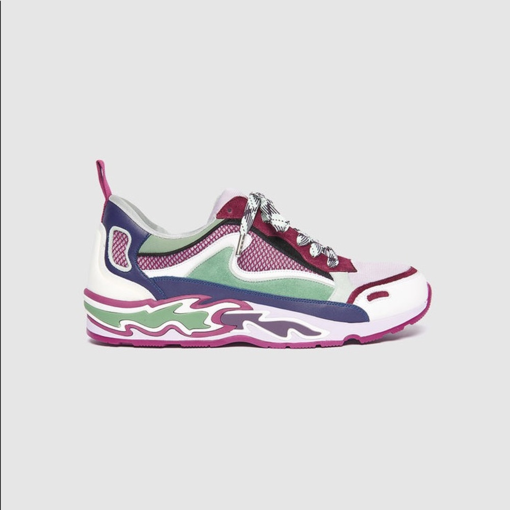 TRAINERS WITH FLAMES ON THE SOLE